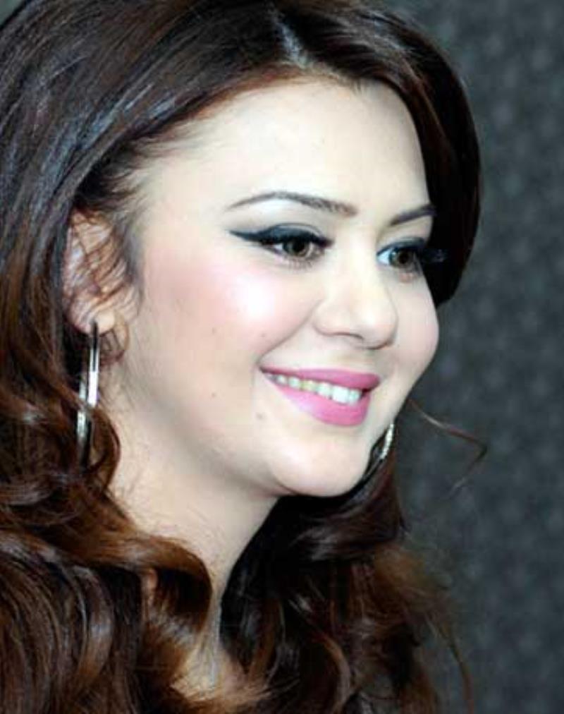 ध्यान से देखिए इस खूबसूरत हसीना को यह प्रिटी जिंटा नहीं है, | NewsTrack  Hindi 1