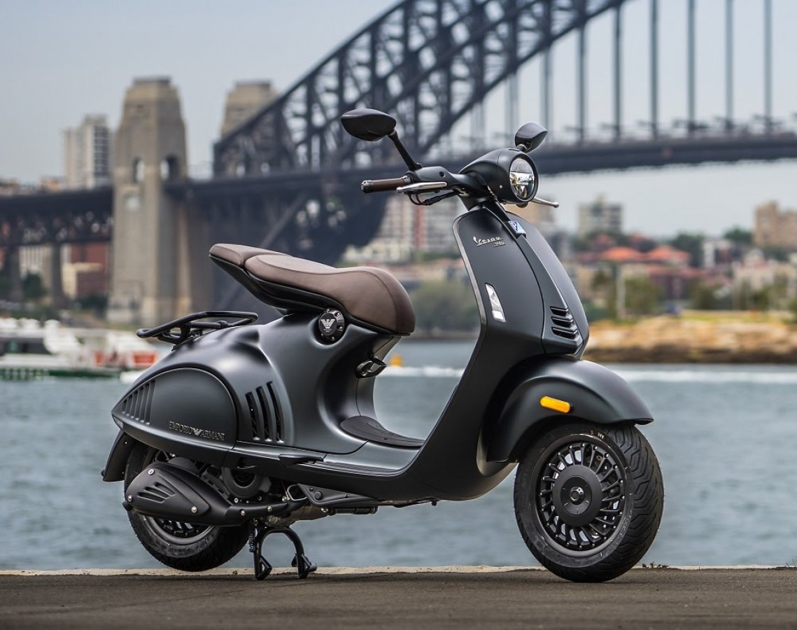 Vespa 946 Emporio Armani Available with INR 2 Lakh Discount in India -  Maxabout News