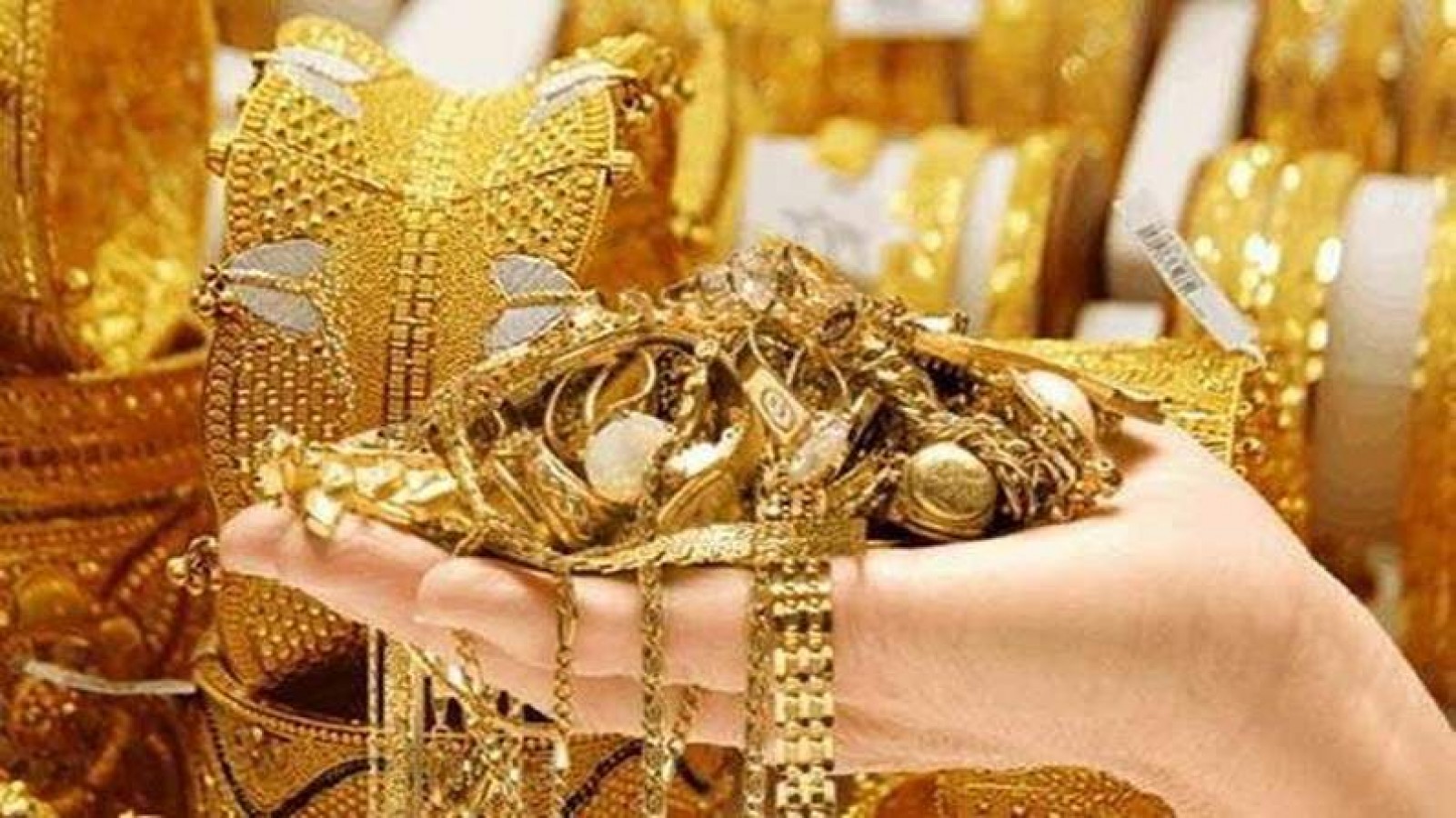 Golden bought. Buy Gold. Doha Gold латунь. Gold purchase. Gold selling Stand.