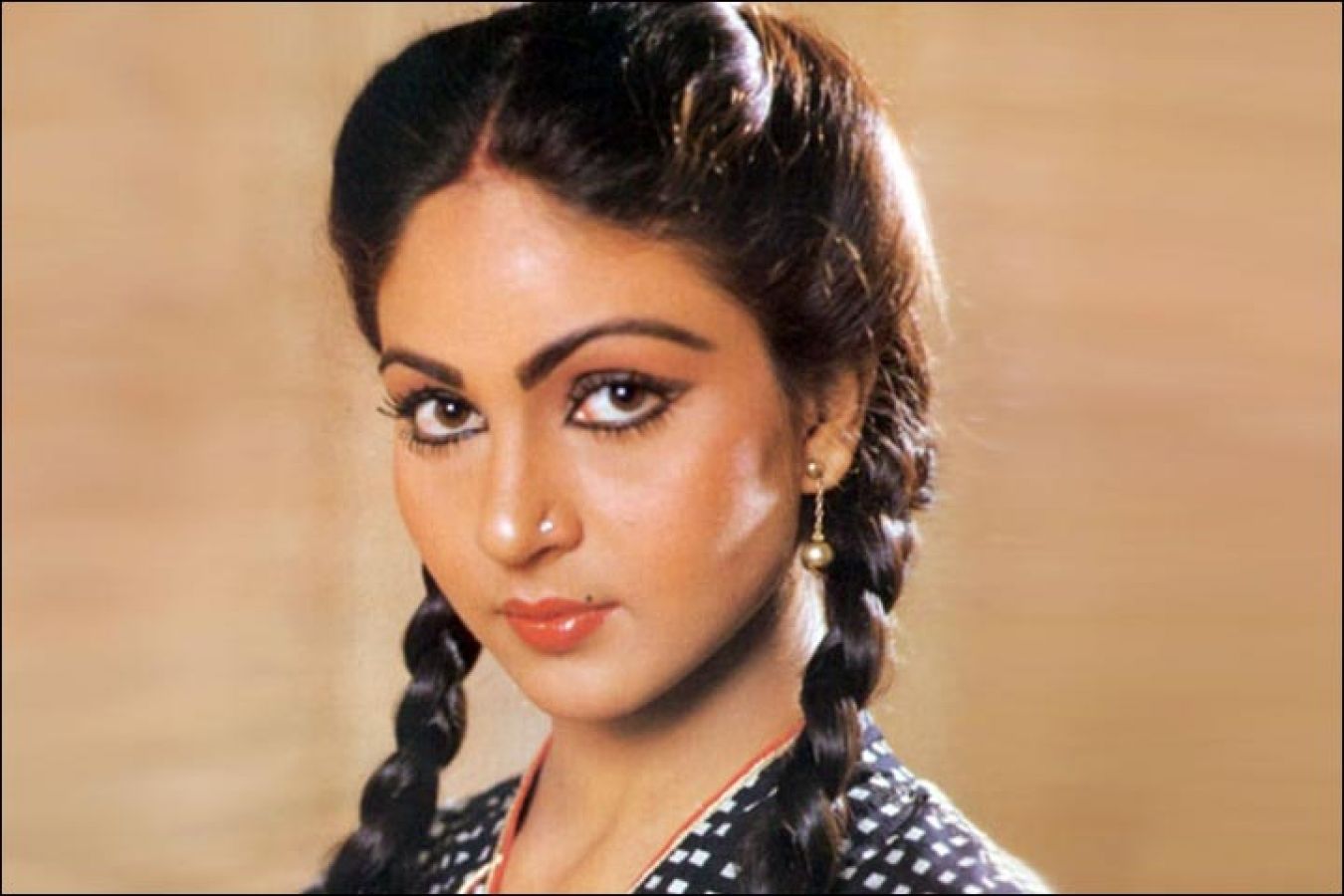 Rati Agnihotri Sexy Video - This actress suffered domestic violence for 30 years for the sake of her  child | NewsTrack English 1