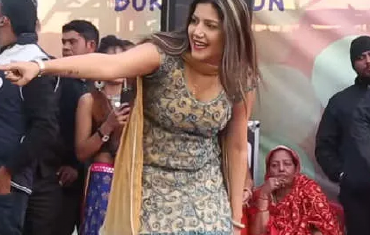 Sapna Chodhary Xxx Video - Sapna Chaudhary new dance video goes viral, Watch here | NewsTrack English 1