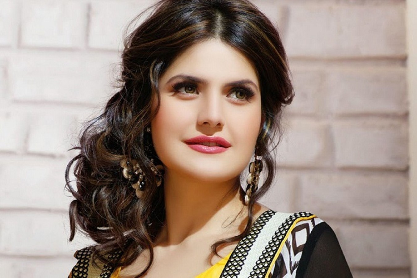 Zareen Khan Xxx Video - Zareen Khan's mother admitted to hospital, actress make appeal to fans |  NewsTrack English 1