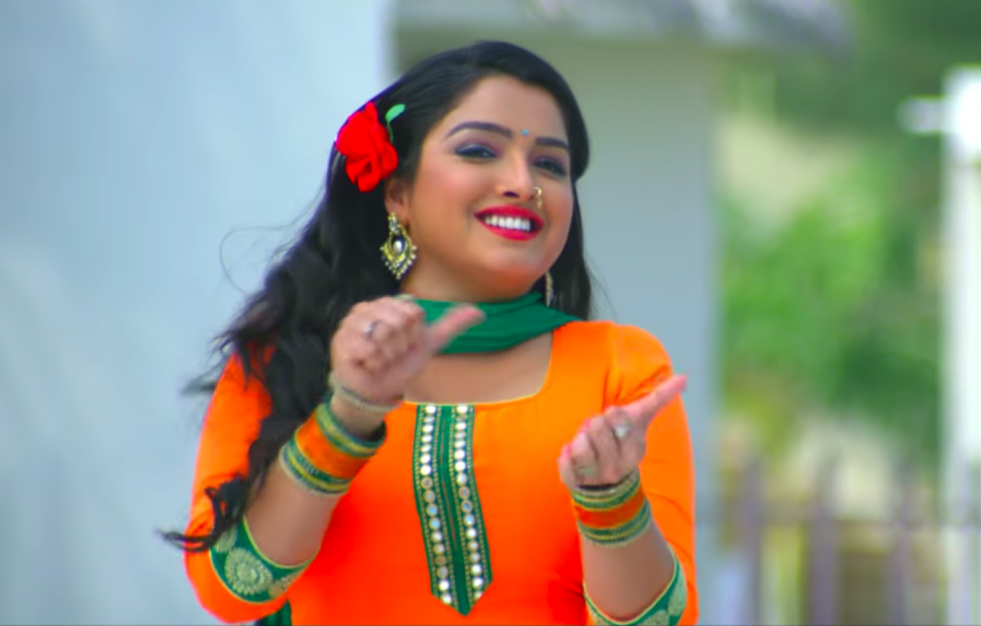 Amrapali Ka X Video - Bhojpuri actress Amrapali Dubey stirred havoc in bold green dress; see  here! | NewsTrack English 1