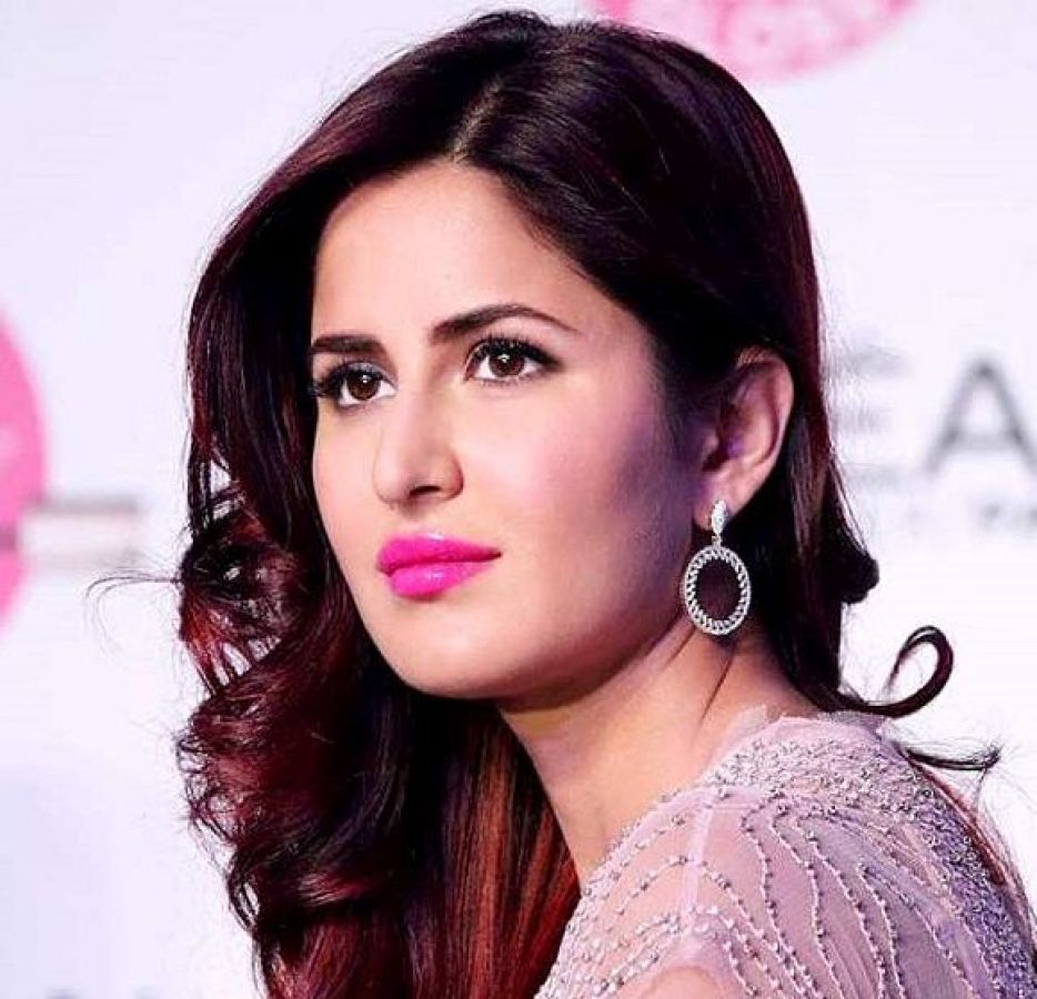 Katrina Kaif's red hot look takes internet to storm, check out video here |  NewsTrack English 1