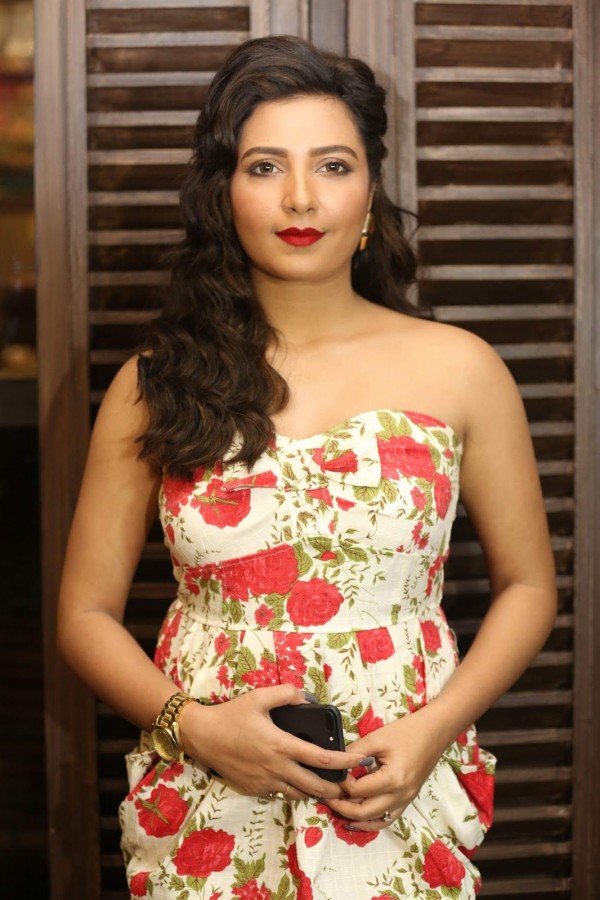 600px x 900px - Actress Subhashree Ganguly seen in stylish dress | NewsTrack English 1