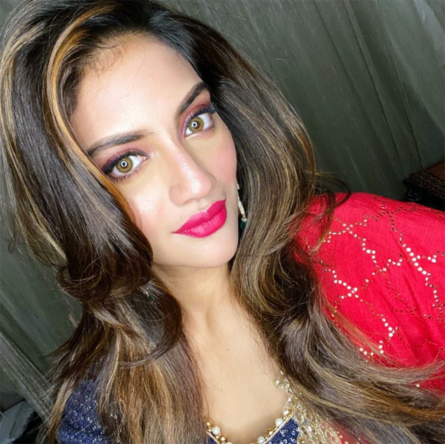 Nusrat Jahan shared these pictures in a beautiful sari | NewsTrack English 1