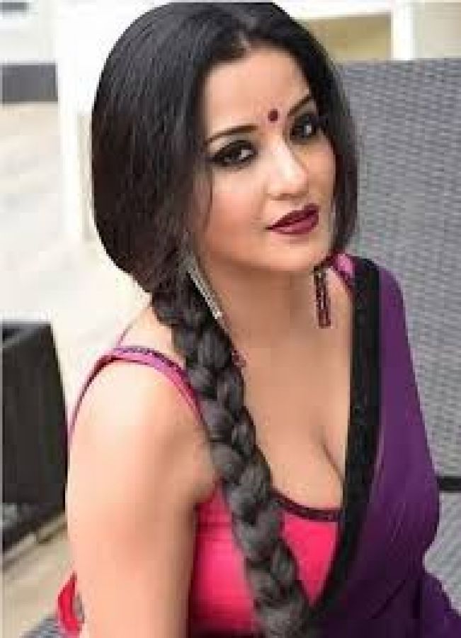 651px x 900px - Monalisa wreaked havoc with her dance once again, fans said this! |  NewsTrack English 1