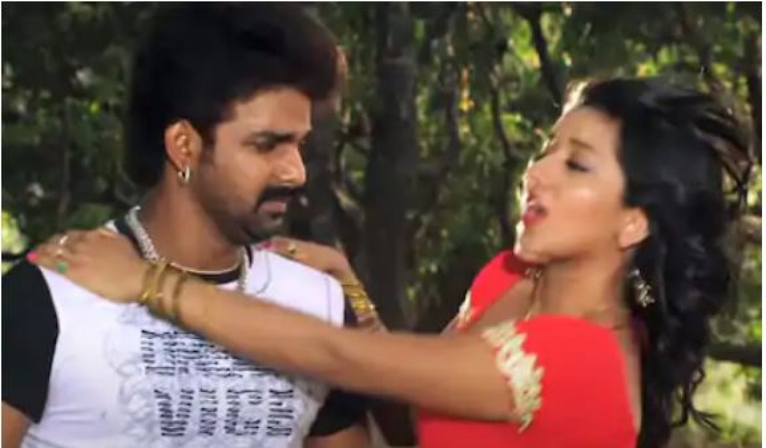 Monalisa Ki Xxx Video - Monalisa gave great scenes with Pawan Singh in this trending video! |  NewsTrack English 1