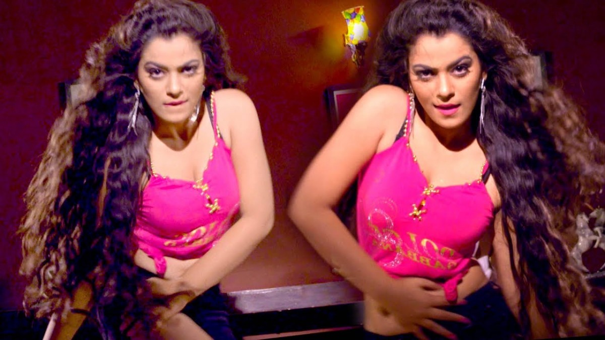 Nidhi Jha Bhojpuri Sex Porn - Bhojpuri actress Nidhi Jha rocked with Pradeep Pandey Chintu, watch the  video here | NewsTrack Hindi 1