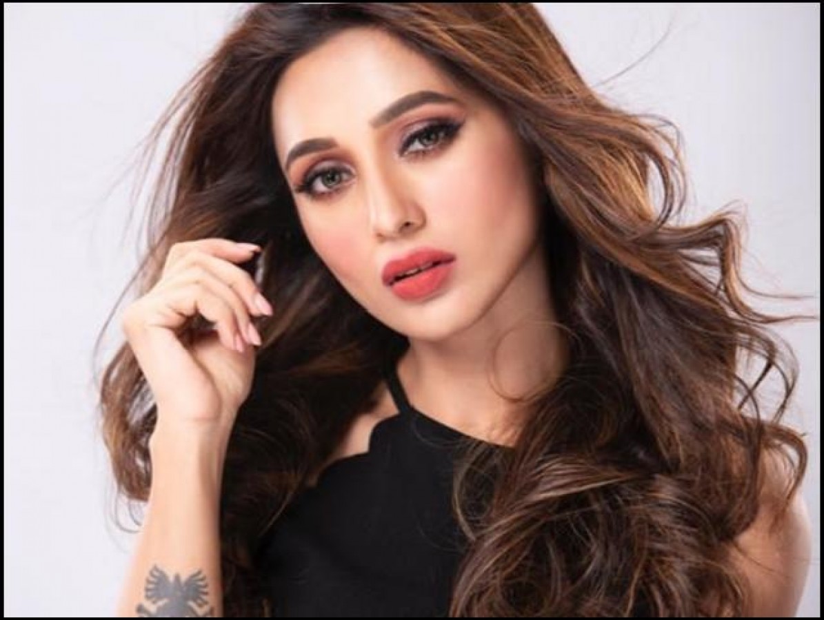 Messy Hair Look: Mimi Chakraborty shares yet another gorgeous image on  Instagram | Indiablooms - First Portal on Digital News Management
