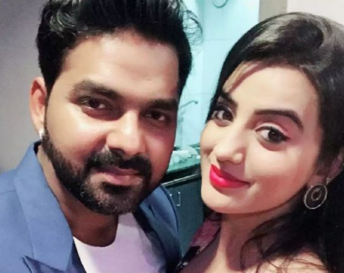 Video of Akshara, Pawan Singh takes the internet by storm, watch it here |  NewsTrack English 1