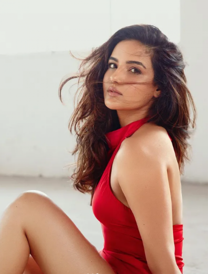682px x 900px - Jasmin Bhasin dominated the internet, know what is the reason? | NewsTrack  English 1