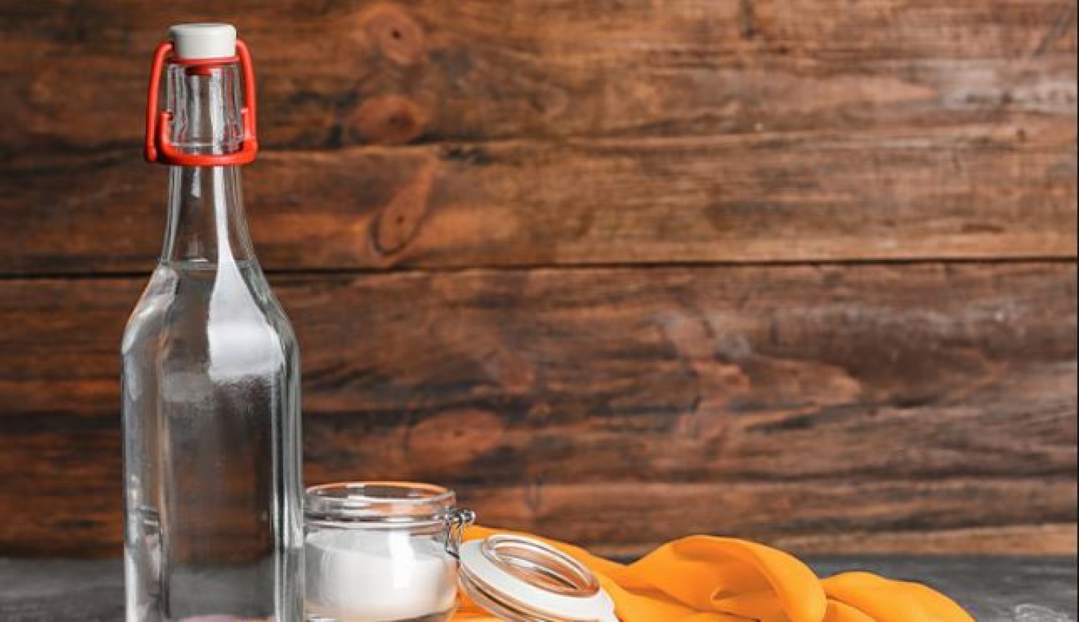 7 most effective natural remedies to clean glass bottles