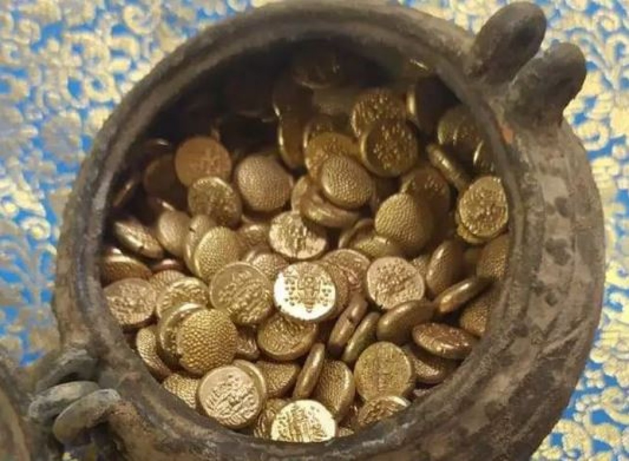 В каком году нашли первое золото. Клад золота Николая 2. Клад монет Николая 2. Клад золотых монет Николая 2. Клад золотых царских монет.