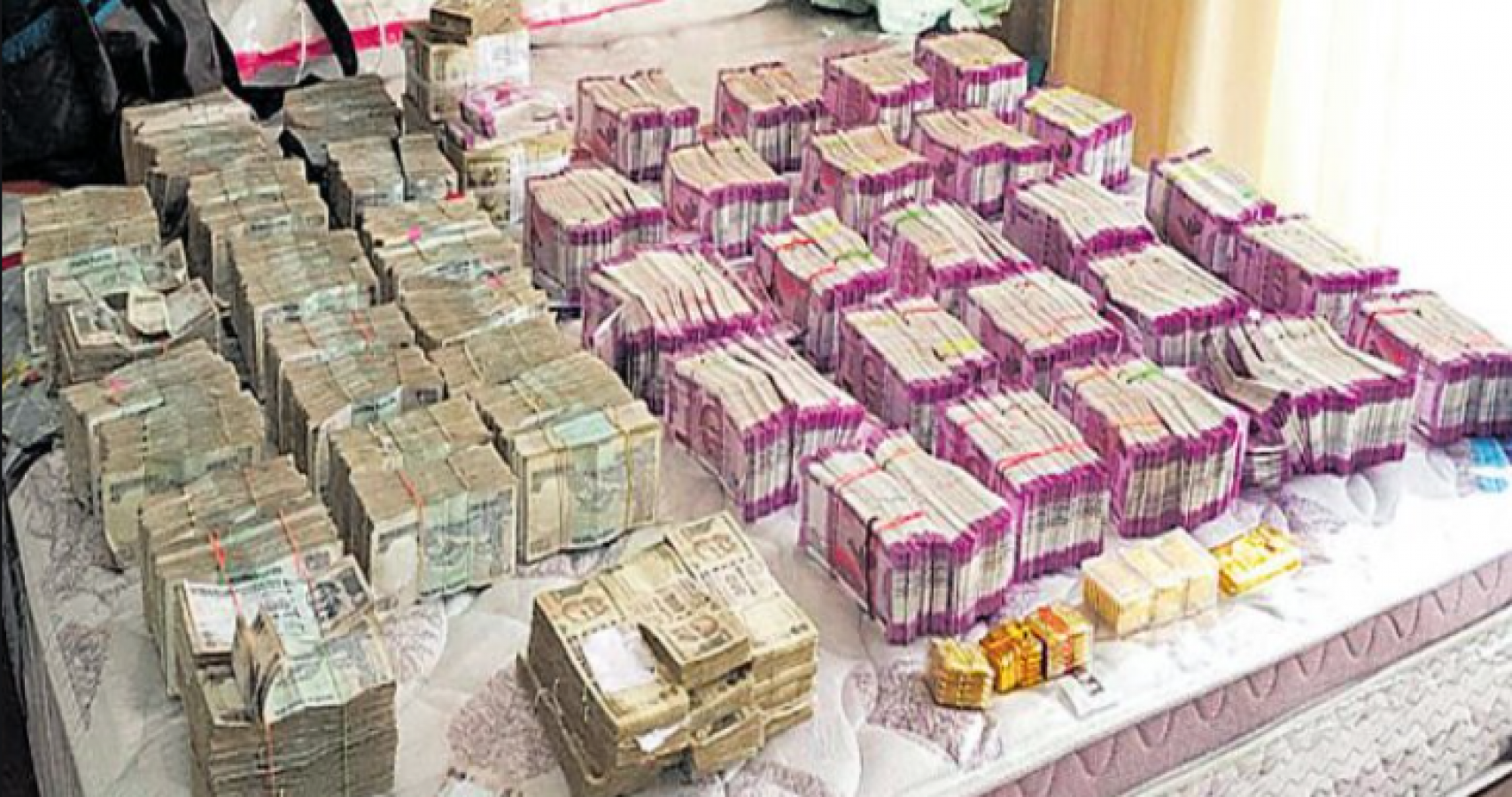 Car with crores of cash recovered from Delhi to Gujarat train | NewsTrack  English 1