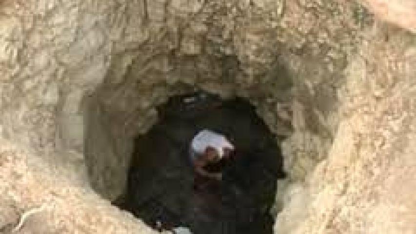 Tajne devoted six hours a day, to dig a well for his wife