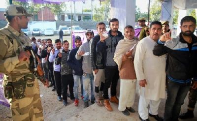 बारामुला: अलगाववादियों के मुंह पर करारा तमाचा, भारी मात्रा में वोट डालने पहुंचे मतदाता