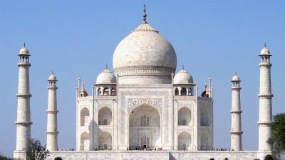 ताज महल में भगवा दुपट्टे उतरवाने का भाजयुमो ने किया विरोध