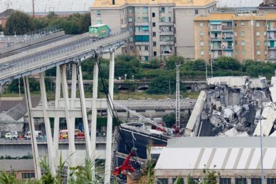 इटली के जेनोआ शहर में पुल ढहने से 39 की मौत