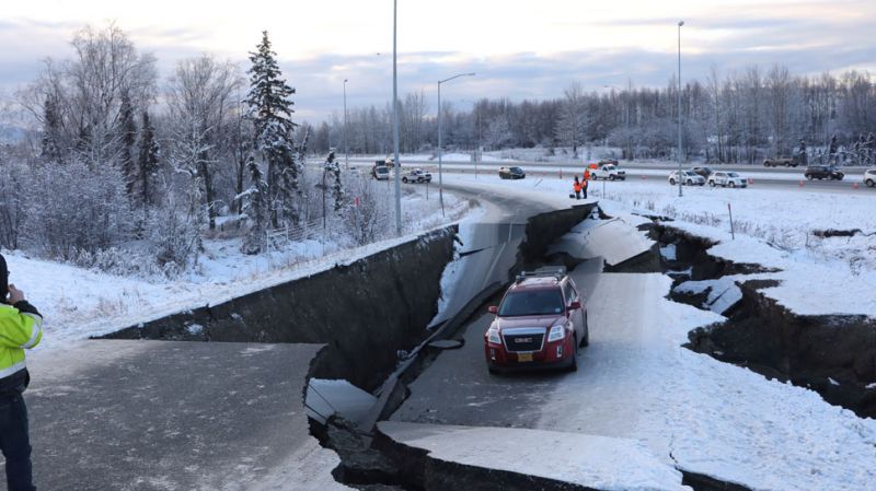 अमेरिका : अलास्का के भारी भूकंप के बाद महसूस किये गए 230 से ज्यादा झटके