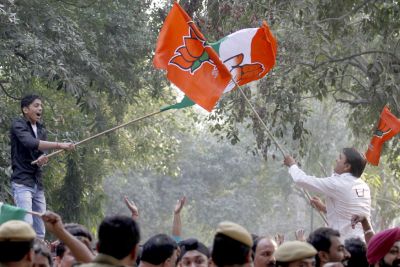 छत्तीसगढ़ के रुझानों में कांग्रेस को बहुमत, राजनंदगांव सीट पर पिछड़े रमन सिंह, मध्य प्रदेश में बहुमत के करीब बीजेपी