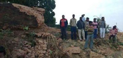 उत्तर प्रदेश: अंग्रेज़ों के ज़माने के नील गोदाम की दीवार गिरी, मलबे में फंसकर 4 युवकों की मौत