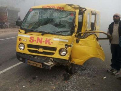रायबरेली में कोहरा बना काल /  हादसे में दो स्कूली बसों के 9  बच्चे हुए घायल