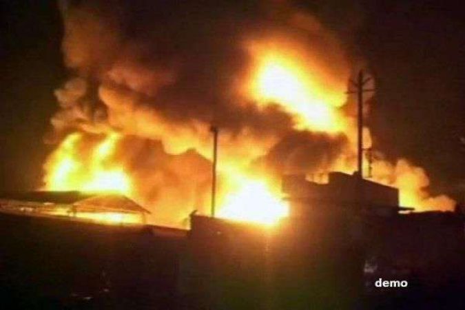 दिल्ली में  केमिकल फैक्टरी में लगी आग