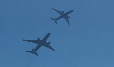 दो विमान आमने-सामने, 100 मीटर की दूरी पर मौत को दी मात