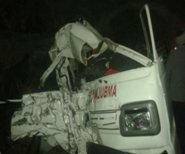 Extreme fog at Lucknow, ambulance collided with truck