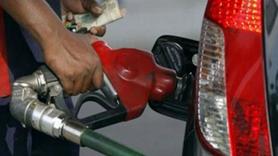 77 रूपए के पार पहुंची पेट्रोल की कीमतें, डीजल में भी बढ़ोतरी जारी
