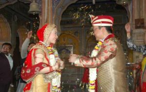 भारतीय रिवाज से की चीन के जोड़े ने शादी