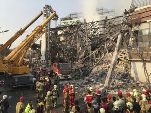 तेहरान में आग लगी इमारत ढही, 20 दमकलकर्मियों की दबने से मौत
