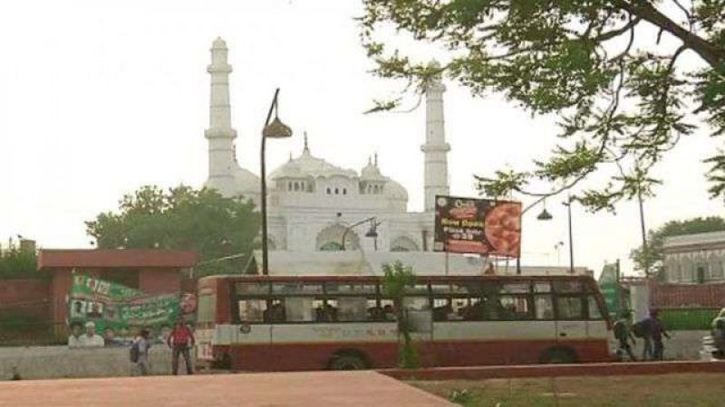 'योगी राज' में मस्जिद के सामने लक्ष्मण की मूर्ती लगाए जाने का काम शुरू