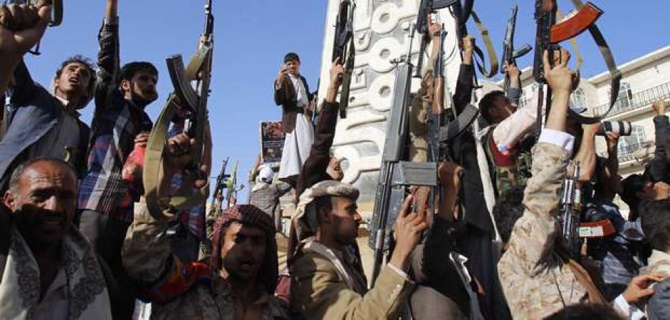 विद्रोहियों और सरकार समर्थकों के बीच यमन में युद्ध