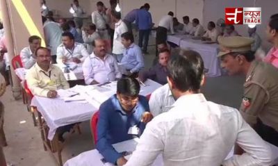 LIVE: गोरखपुर / फूलपुर लोक सभा उप चुनाव  - 

गोरखपुर और फूलपुर में सपा की बढ़त बरकरार