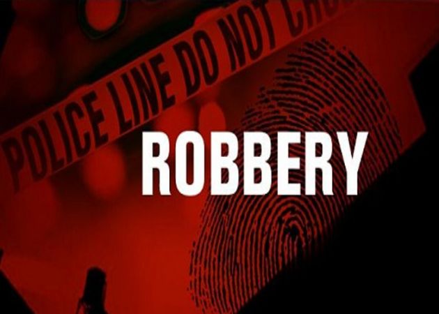 Three persons robbed cash from a Bussiness man