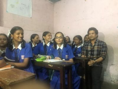 स्कूल में बच्चों के साथ नजर आए भारत रत्न सचिन