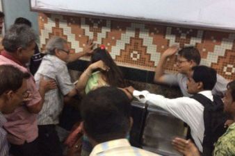 कोलकाता मेट्रो में कपल को भीड़ ने पीटा