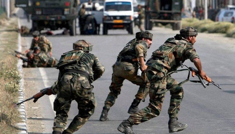 सुरक्षा बलों ने कश्मीर में 2 आतंकवादियों को मार गिराया