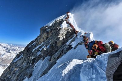 माउंट एवेरेस्ट पर भीषण जाम, अब तक 18 पर्वतारोहियों की मौत
