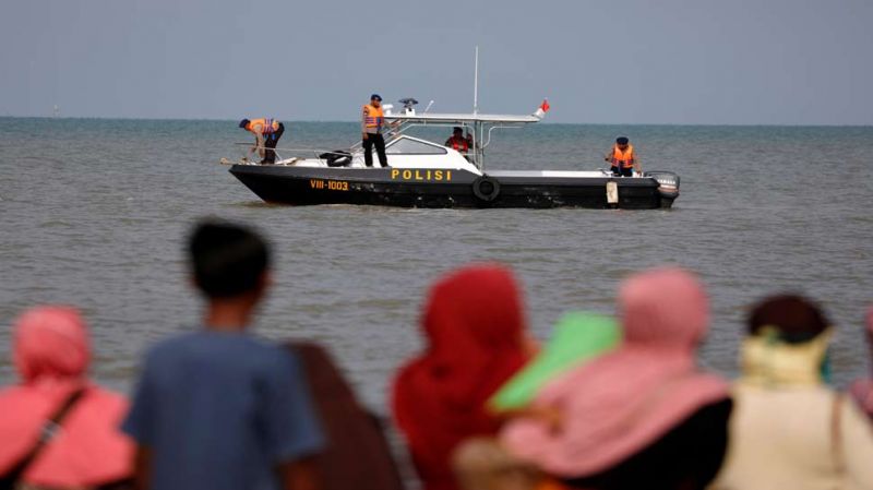 इंडोनेशिया विमान दुर्घटना: दुर्घटनाग्रस्त विमान के मलबे की तलाशी के दौरान गोताखोर की मौत