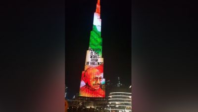 दुबई: महात्मा गाँधी की तस्वीर और संदेशों में नहाया बुर्ज खलीफा