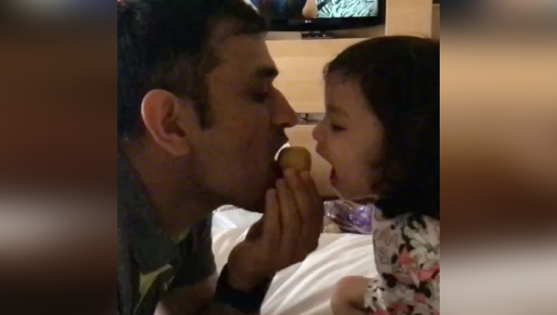 Cool पापा धोनी और Cute बेटी ज़ीवा का ये वीडियो देखकर आप भी कहेंगे Aww...