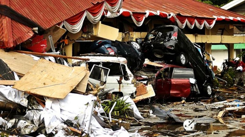 इंडोनेशिया : भूकंप और सुनामी से मृतकों की संख्या बढ़कर 832 हुई