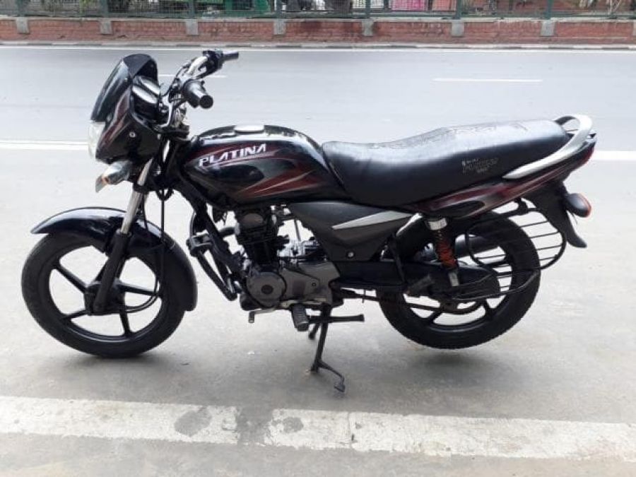 Platina 110cc best sale price on road