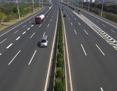 ड्राइविंग टिप्स: राजमार्ग की दाईं लेन में ड्राइव क्यों न करें? जानिए 3 बड़े कारण