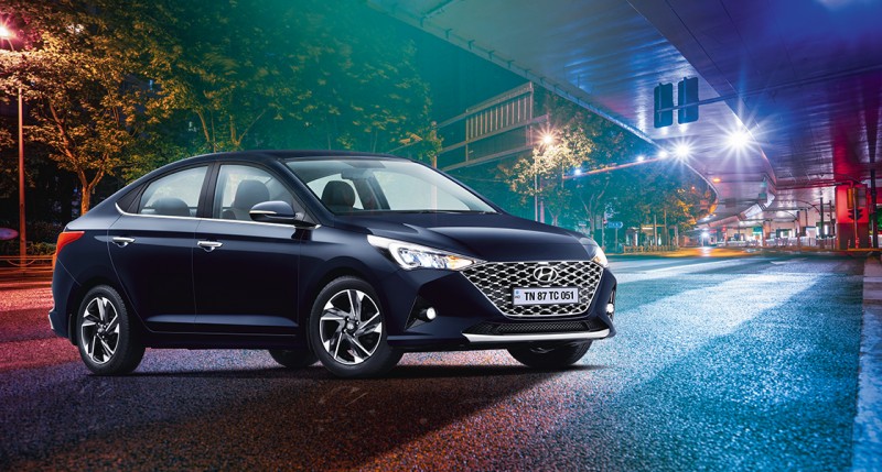 Hyundai Verna का आकर्षक दाम बना देगा ​दीवाना, जानें अन्य फीचर्स