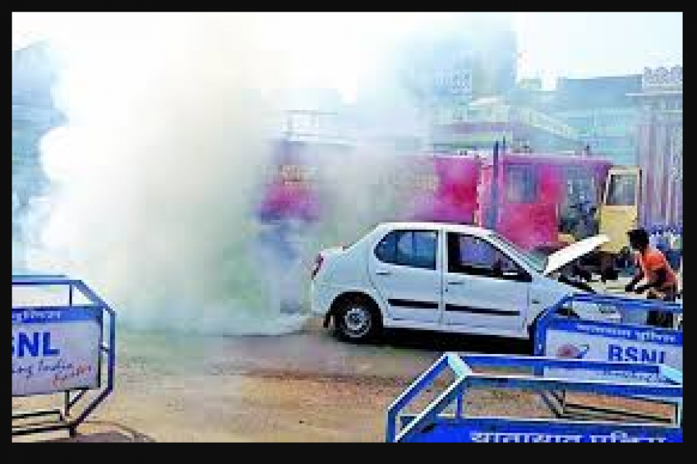 If smoke of this colour comes out of the car then immediately rush to the  mechanic | NewsTrack English 1