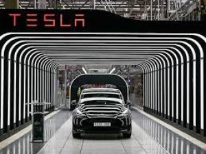 Tesla Autopilot Controversy: Engineers Allege Lack of Action Post Fatal Crash